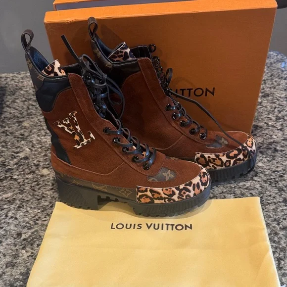 Brown and Black Leopard Boots size 9 with box - Picture 1 of 14